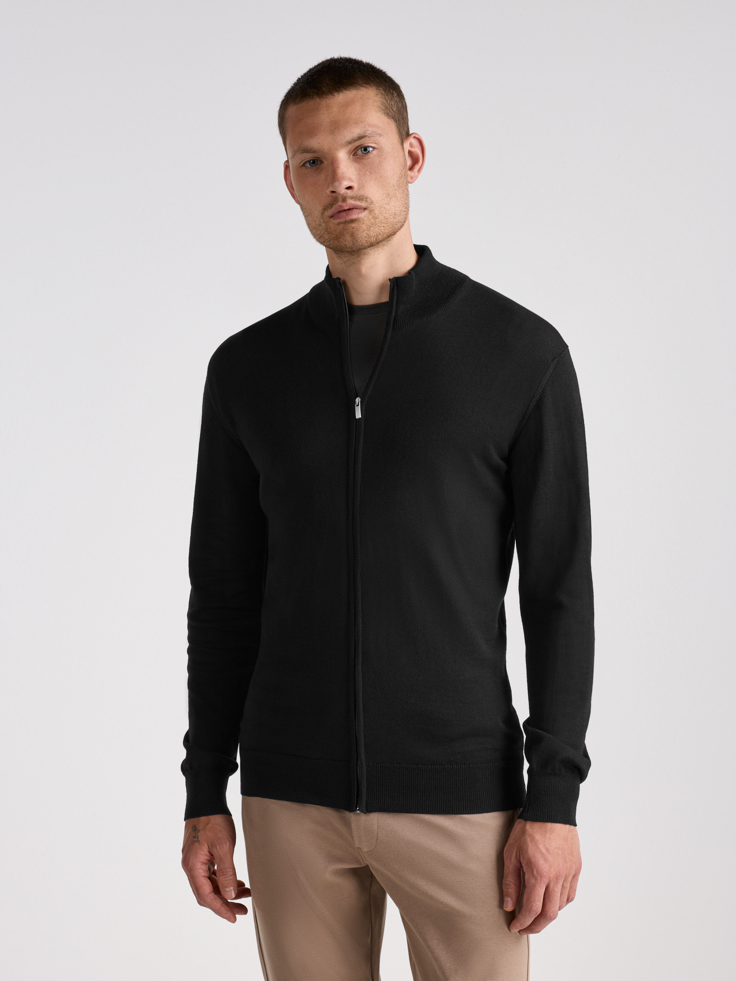 schwarze-herren-strickjacke-425lmp-1.jpg